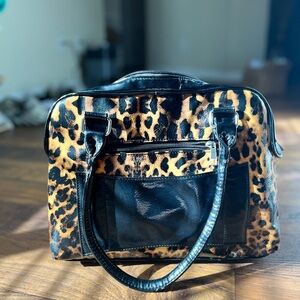 🐆Sleek and Chic 🐆 Leopard print vinyl handbag